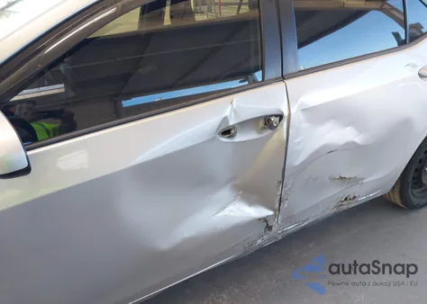 2018 Toyota Corolla Le z USA, uszkodzony, nr VIN 2T1BURHEXJC046220